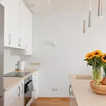Bright 1 Bdr In Vivid Paupys By Urban Rent Lejlighed